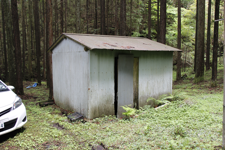 小屋南側倉庫