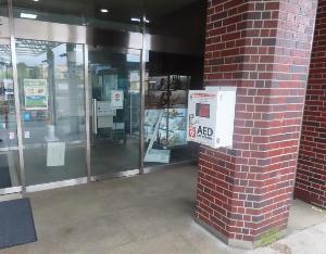 AED(裾野市役所正面入口)