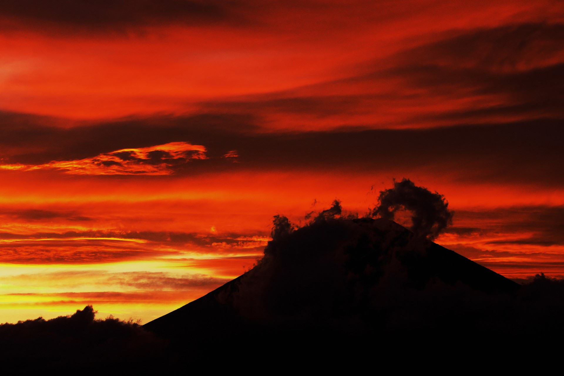 8月_虹色のUFO_田島信雄