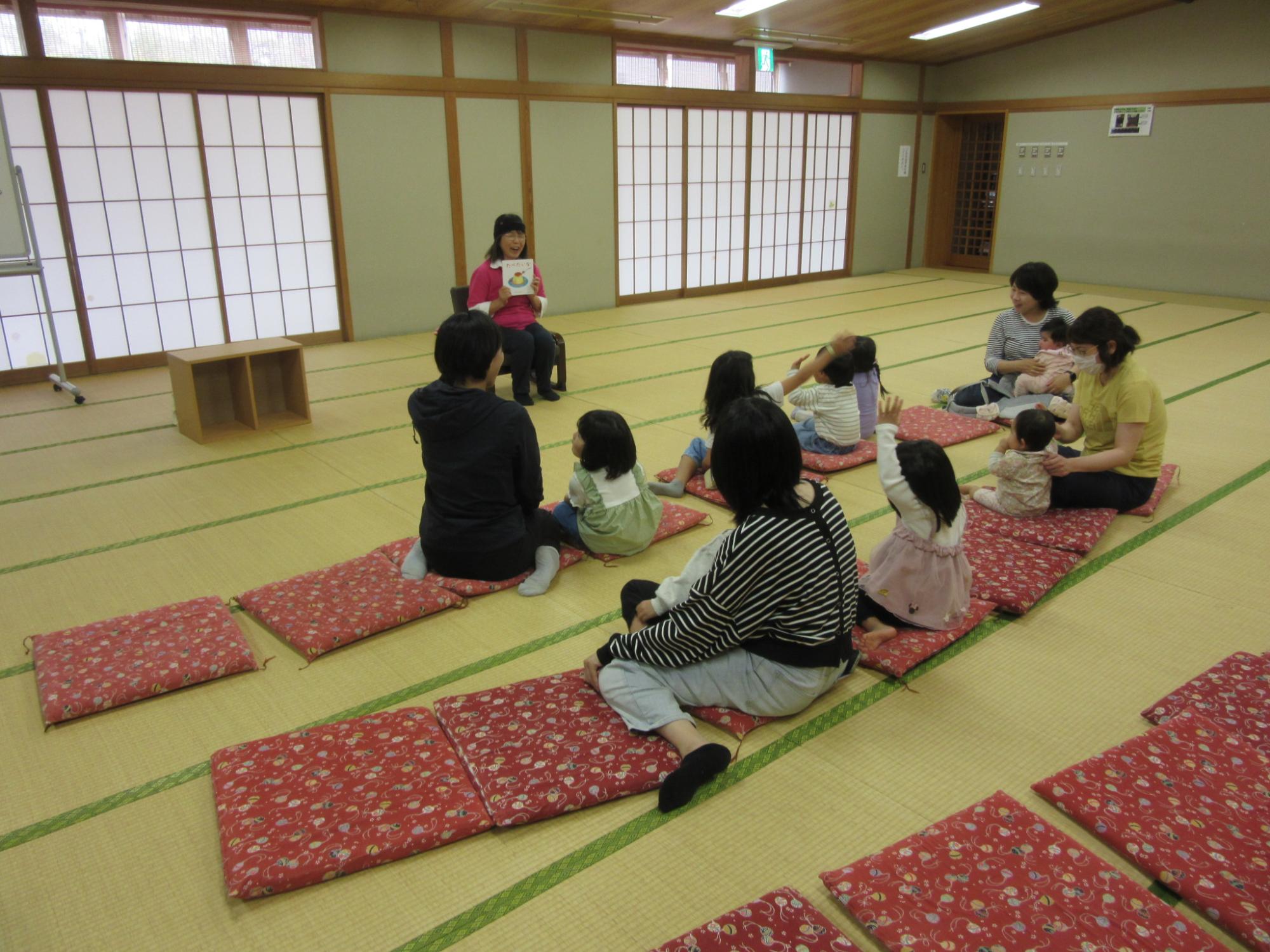 読み聞かせの様子