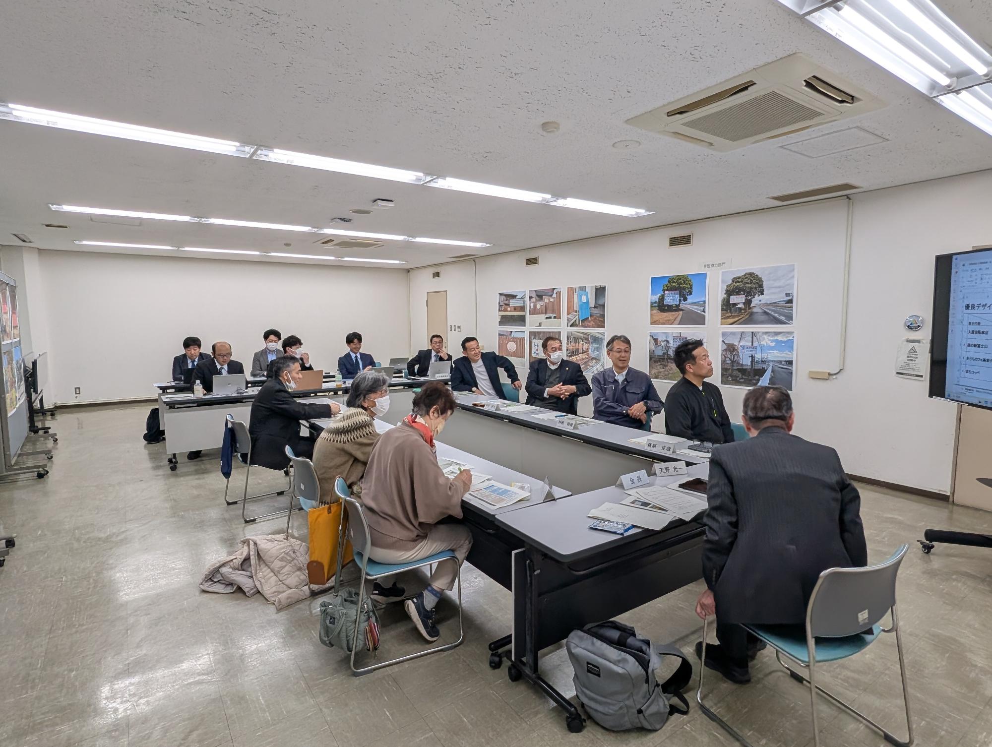 審査会の様子