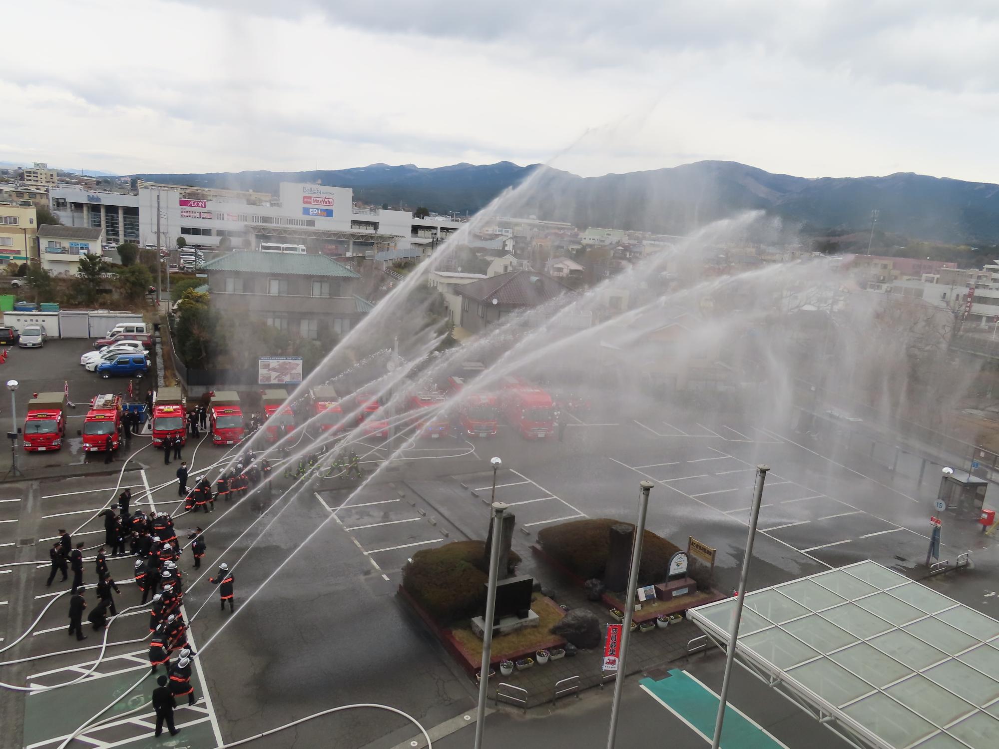 一斉放水の様子