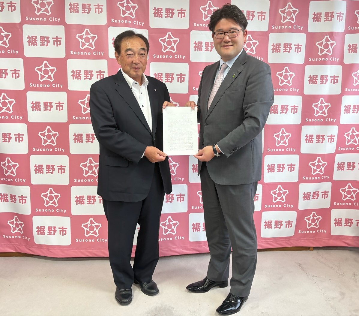 審議会会長から市長へ答申