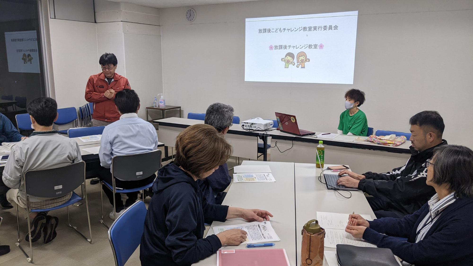 補助金の審査をする委員