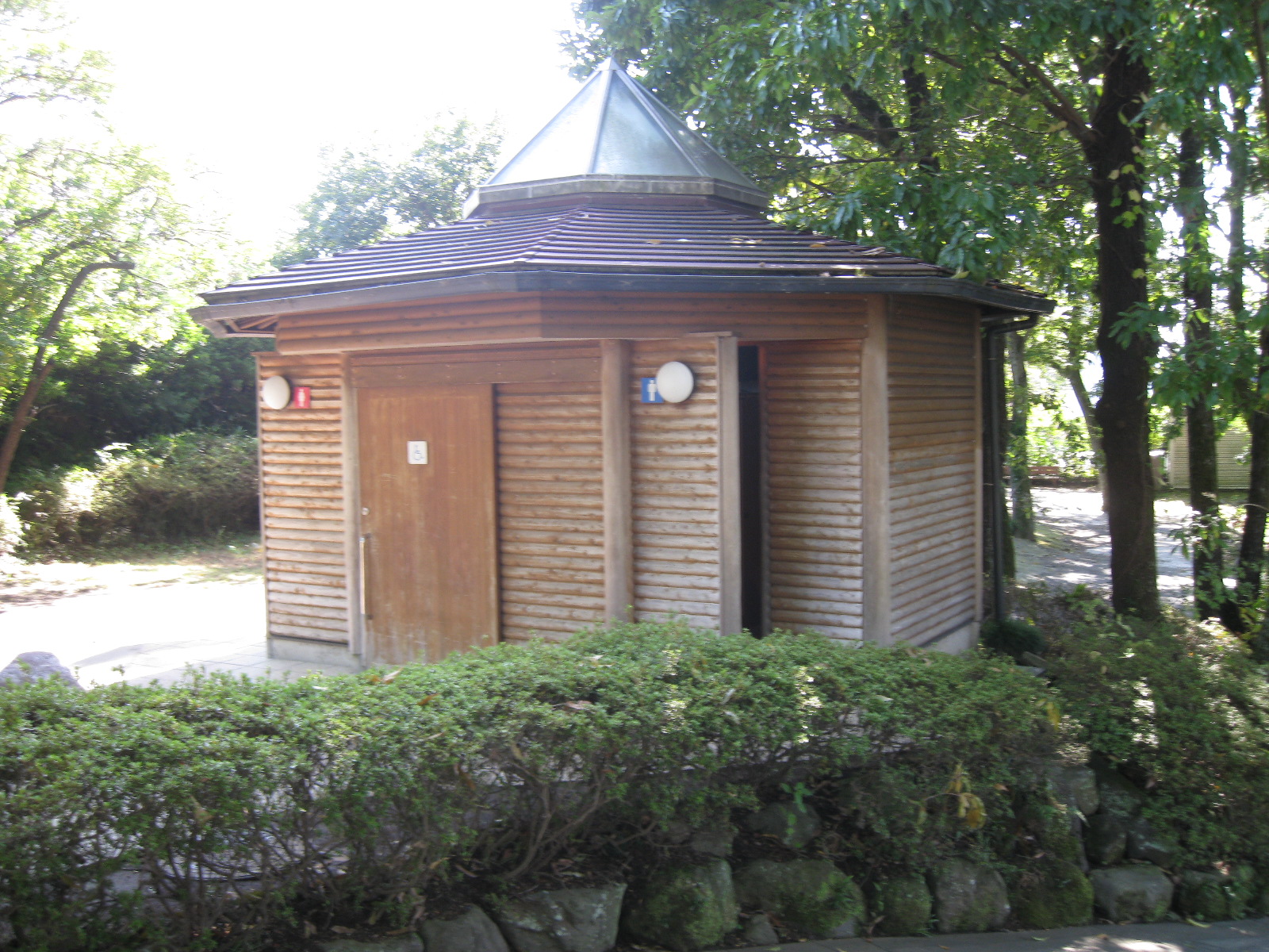 小柄沢緑地トイレ